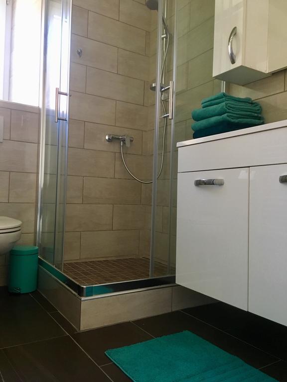 Appartement Douces Heures Avec Parking Couvert Prive Le Locle Exterior foto