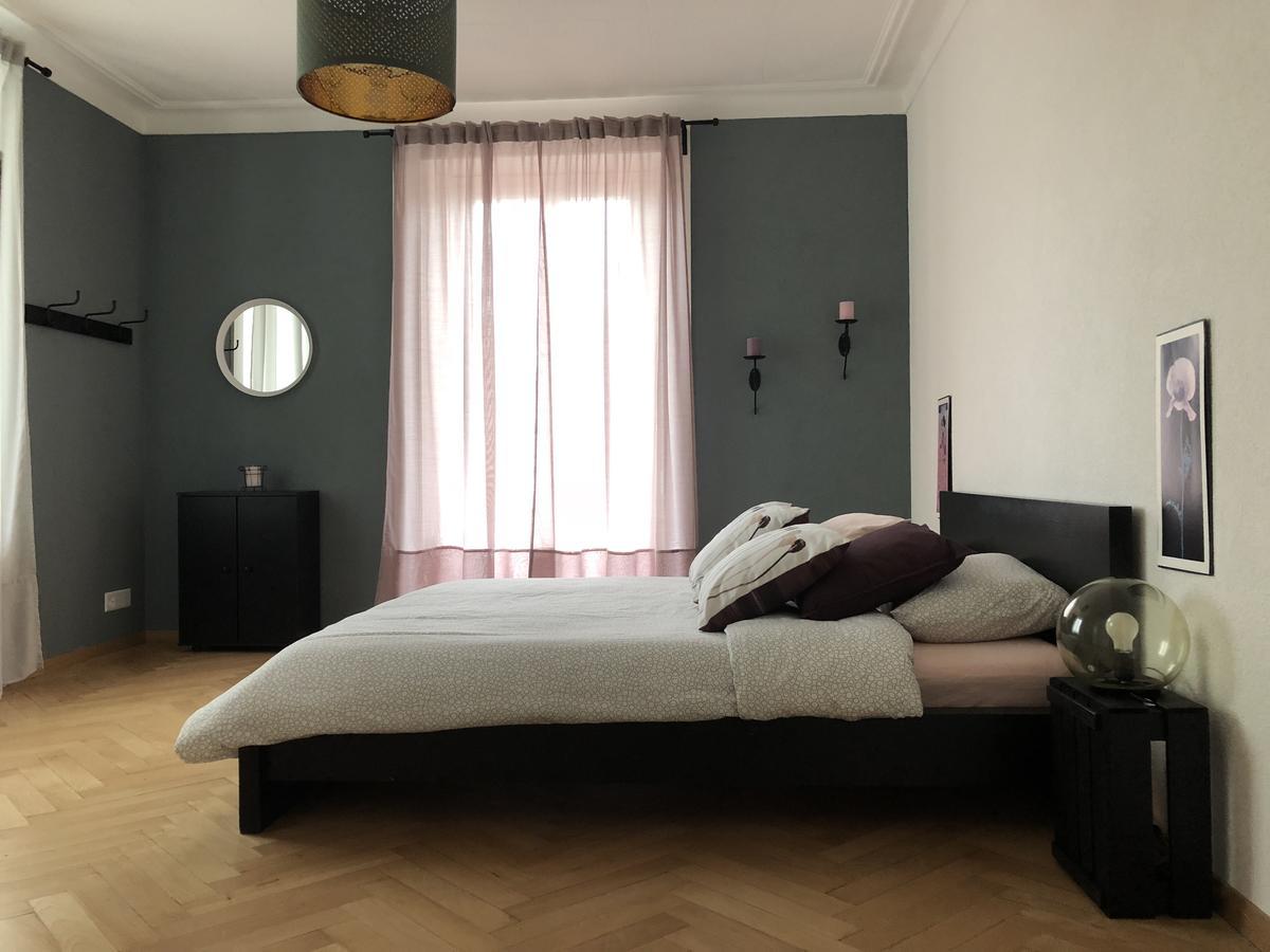 Appartement Douces Heures Avec Parking Couvert Prive Le Locle Exterior foto